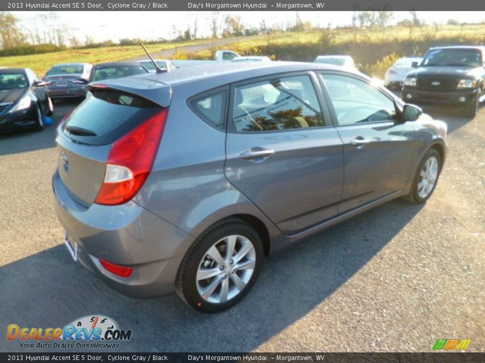 2013 Hyundai Accent SE 5 Door Cyclone Gray / Black Photo #5