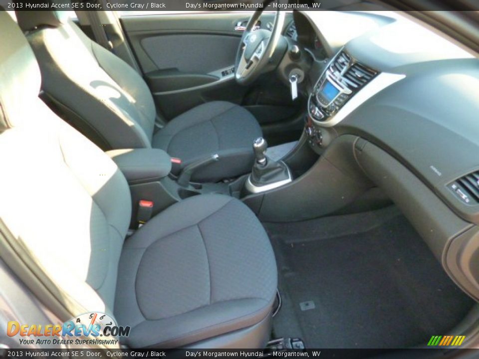 2013 Hyundai Accent SE 5 Door Cyclone Gray / Black Photo #8