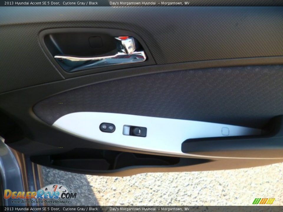 2013 Hyundai Accent SE 5 Door Cyclone Gray / Black Photo #9