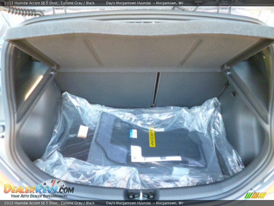 2013 Hyundai Accent SE 5 Door Cyclone Gray / Black Photo #11