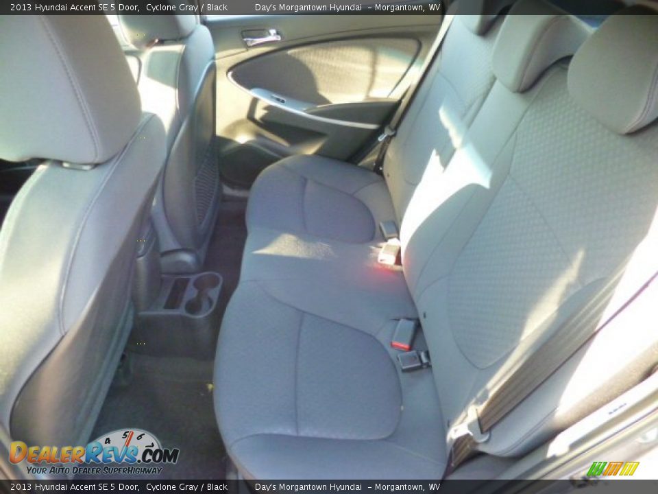 2013 Hyundai Accent SE 5 Door Cyclone Gray / Black Photo #12