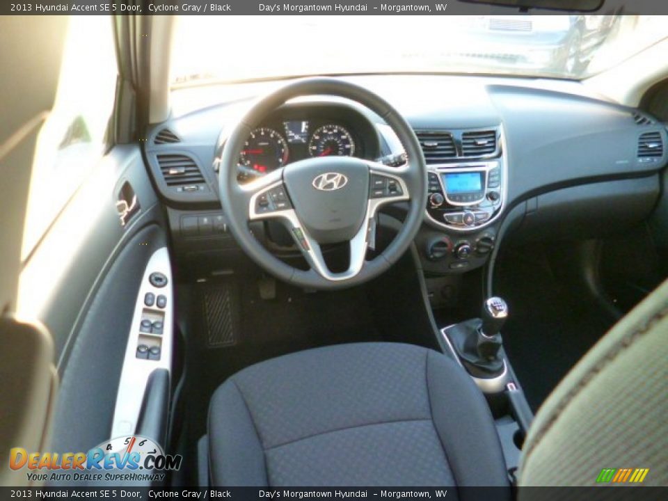 2013 Hyundai Accent SE 5 Door Cyclone Gray / Black Photo #13