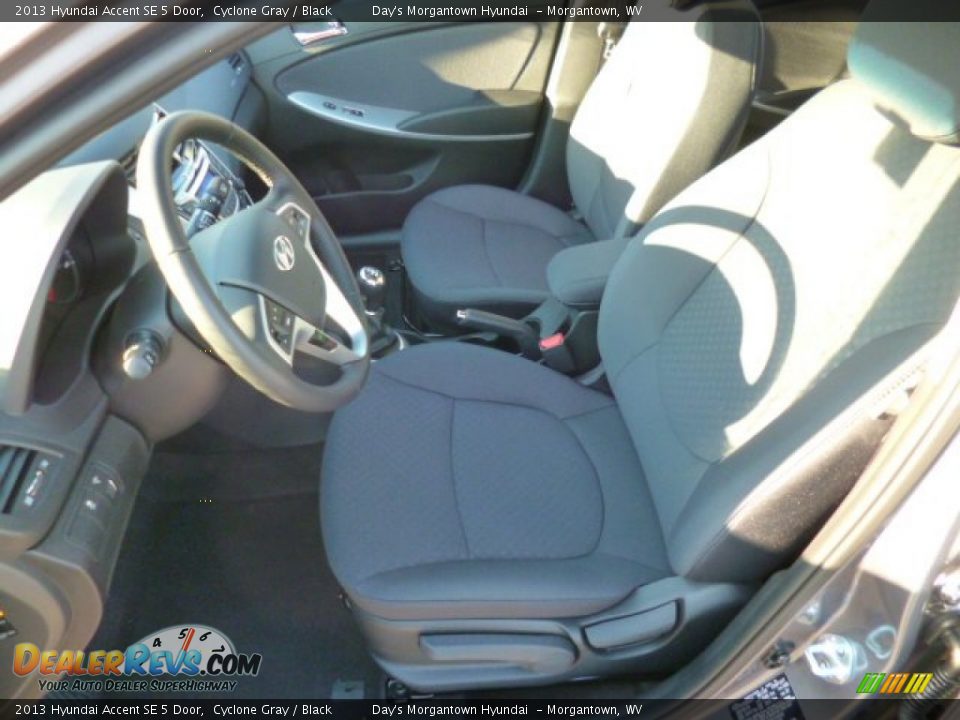 2013 Hyundai Accent SE 5 Door Cyclone Gray / Black Photo #14