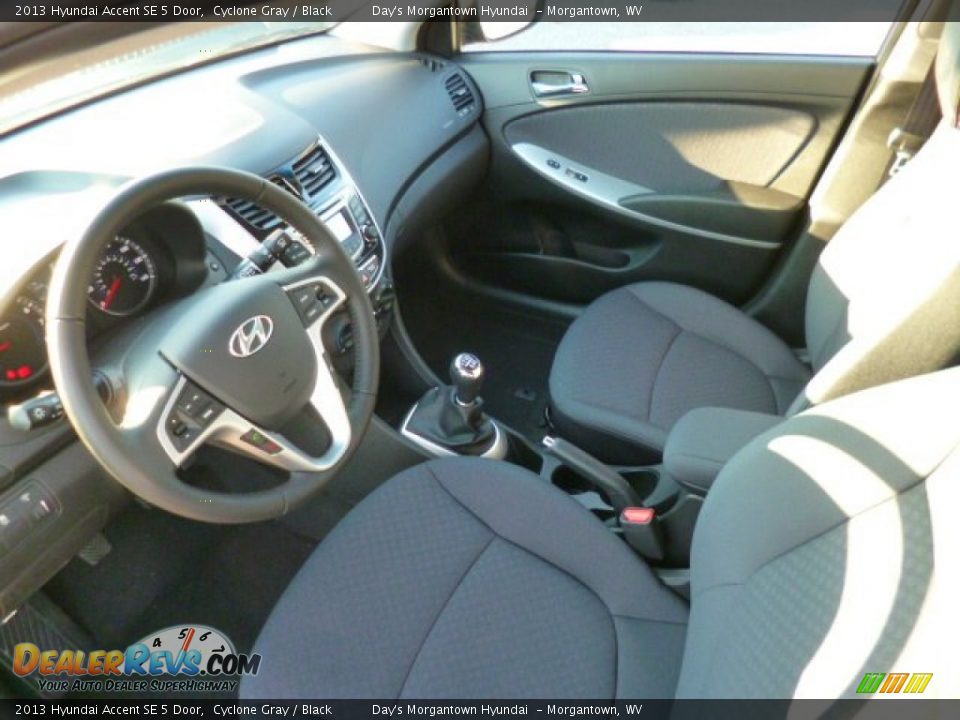 2013 Hyundai Accent SE 5 Door Cyclone Gray / Black Photo #15