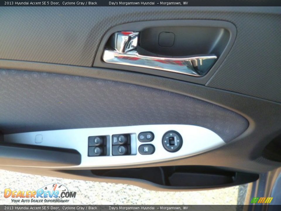 2013 Hyundai Accent SE 5 Door Cyclone Gray / Black Photo #16