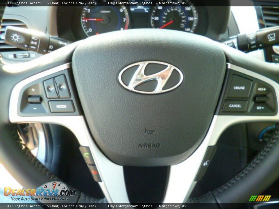 2013 Hyundai Accent SE 5 Door Cyclone Gray / Black Photo #17