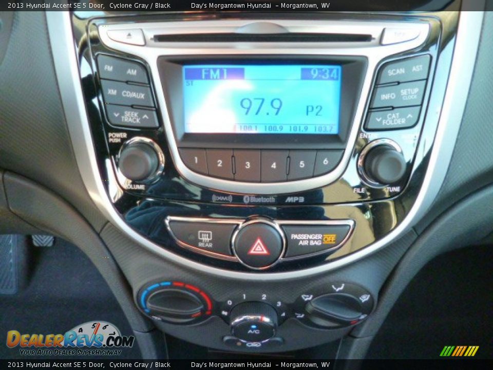 2013 Hyundai Accent SE 5 Door Cyclone Gray / Black Photo #19