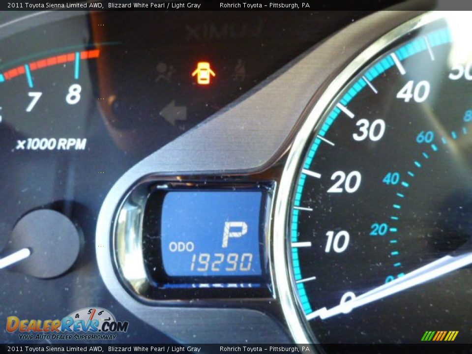 2011 Toyota Sienna Limited AWD Blizzard White Pearl / Light Gray Photo #9