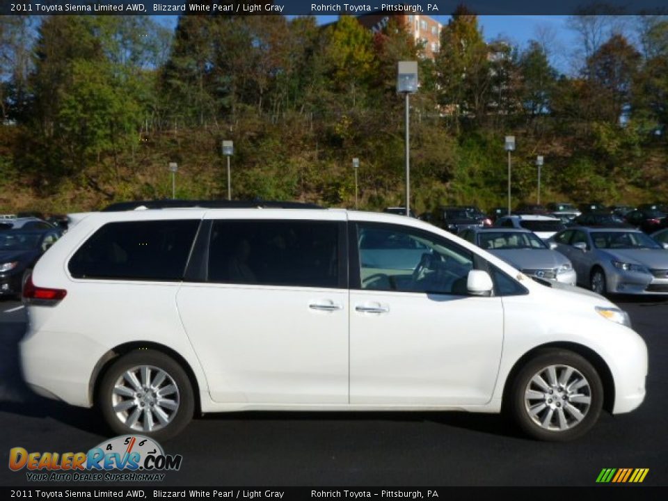 2011 Toyota Sienna Limited AWD Blizzard White Pearl / Light Gray Photo #10