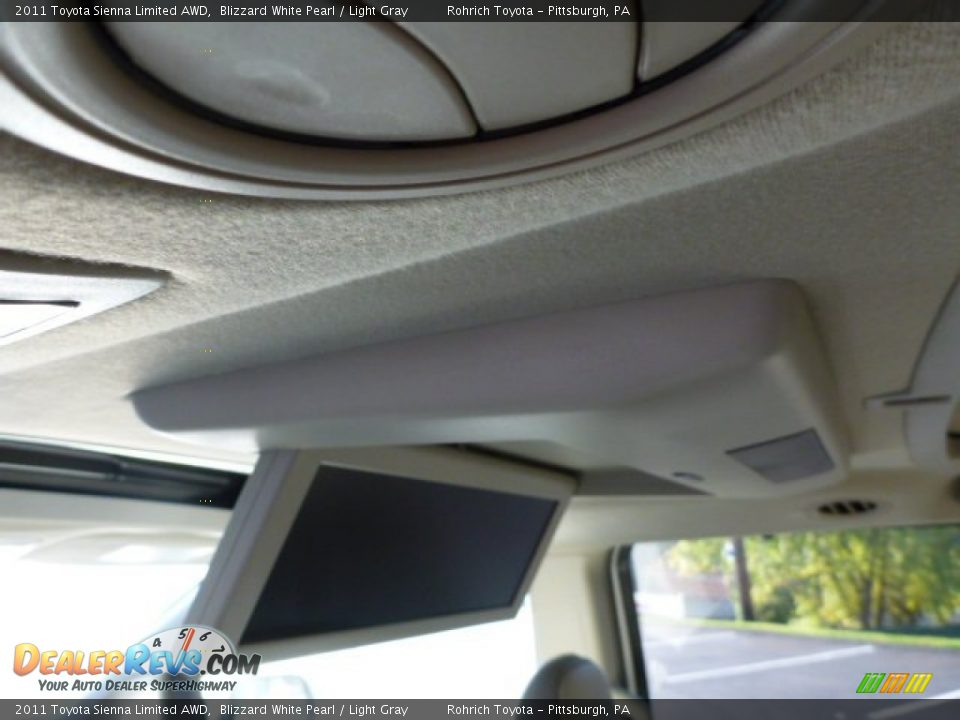 2011 Toyota Sienna Limited AWD Blizzard White Pearl / Light Gray Photo #15