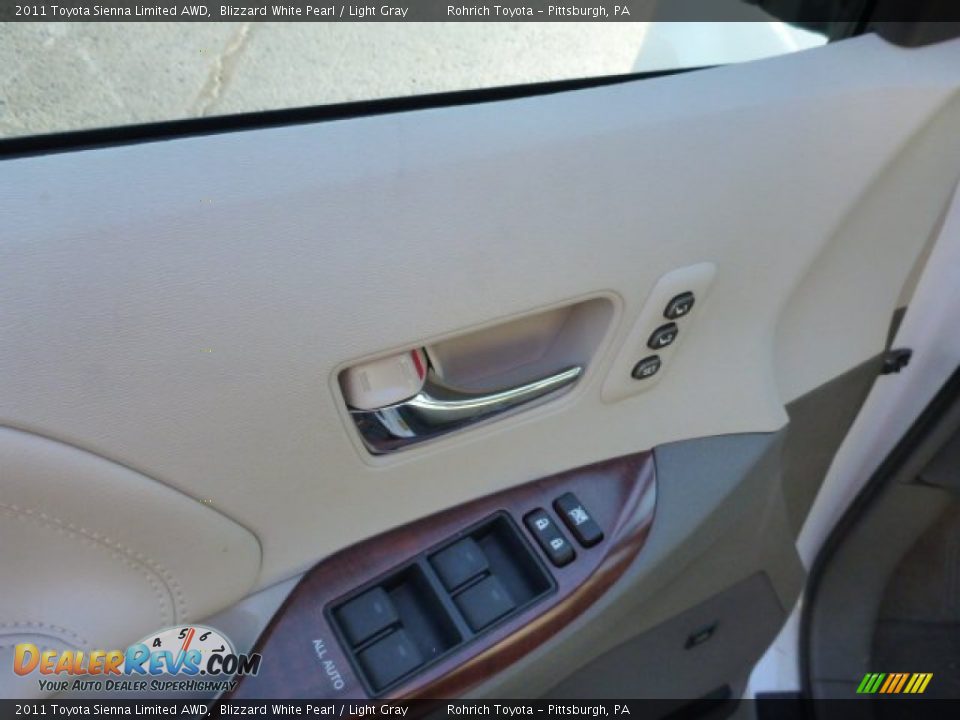 2011 Toyota Sienna Limited AWD Blizzard White Pearl / Light Gray Photo #16