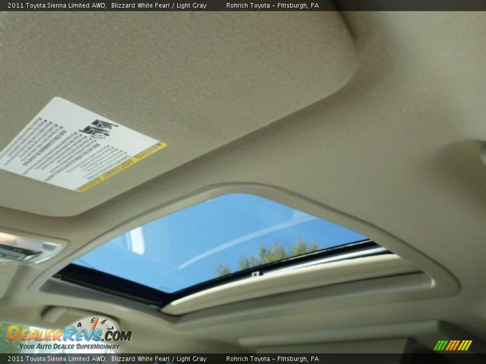 2011 Toyota Sienna Limited AWD Blizzard White Pearl / Light Gray Photo #17