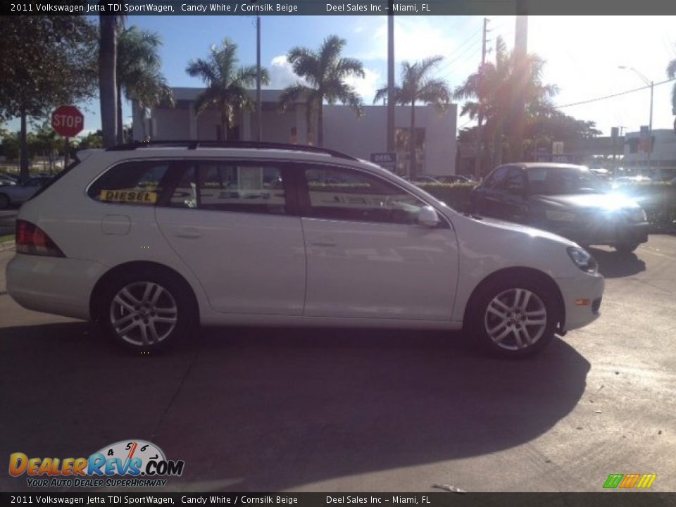 2011 Volkswagen Jetta TDI SportWagen Candy White / Cornsilk Beige Photo #6