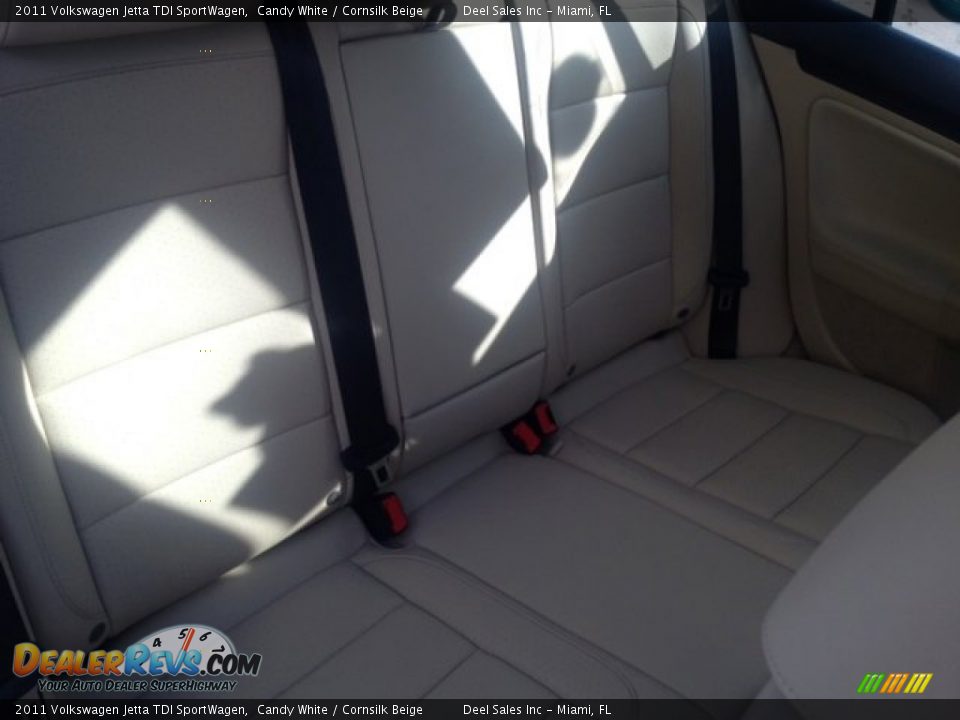 2011 Volkswagen Jetta TDI SportWagen Candy White / Cornsilk Beige Photo #11