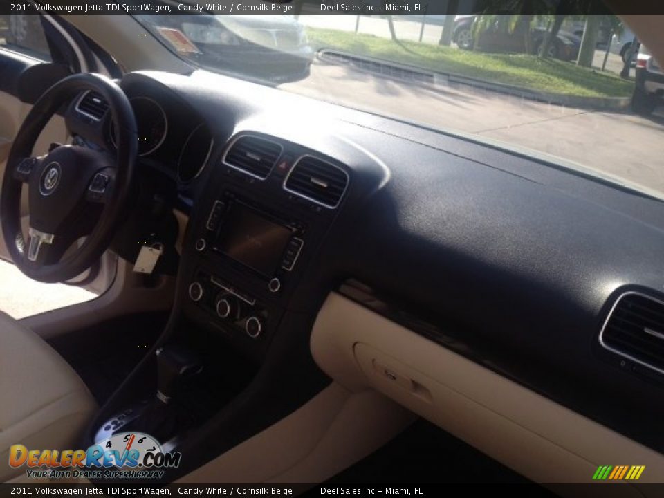 2011 Volkswagen Jetta TDI SportWagen Candy White / Cornsilk Beige Photo #12