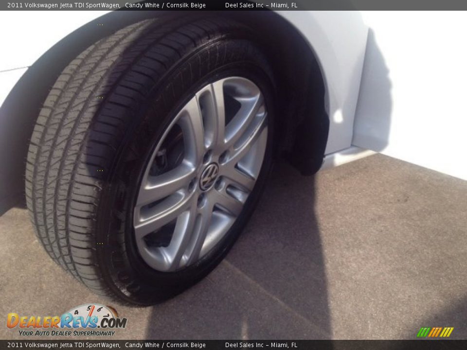 2011 Volkswagen Jetta TDI SportWagen Candy White / Cornsilk Beige Photo #13