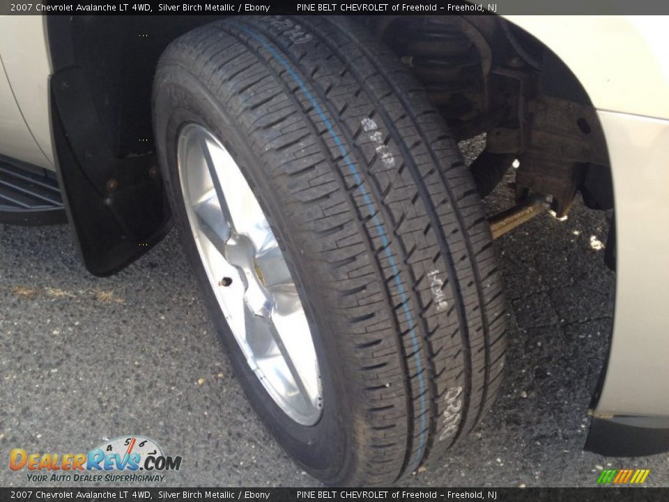 2007 Chevrolet Avalanche LT 4WD Silver Birch Metallic / Ebony Photo #2
