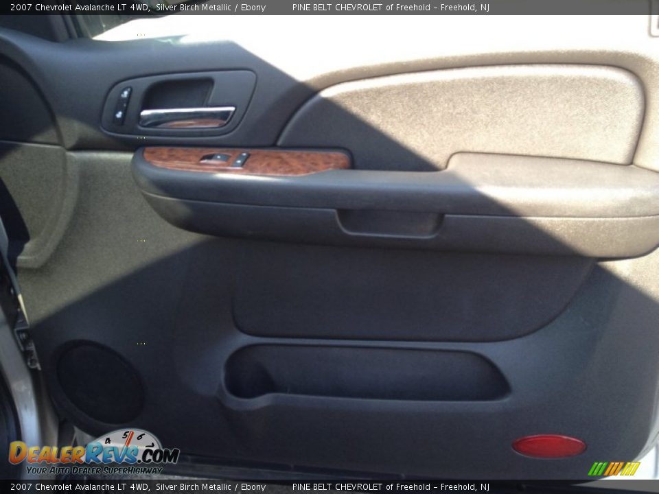 2007 Chevrolet Avalanche LT 4WD Silver Birch Metallic / Ebony Photo #9