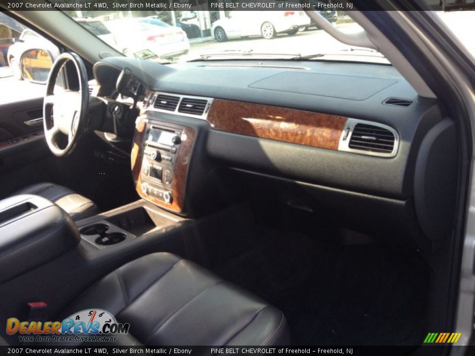 2007 Chevrolet Avalanche LT 4WD Silver Birch Metallic / Ebony Photo #10