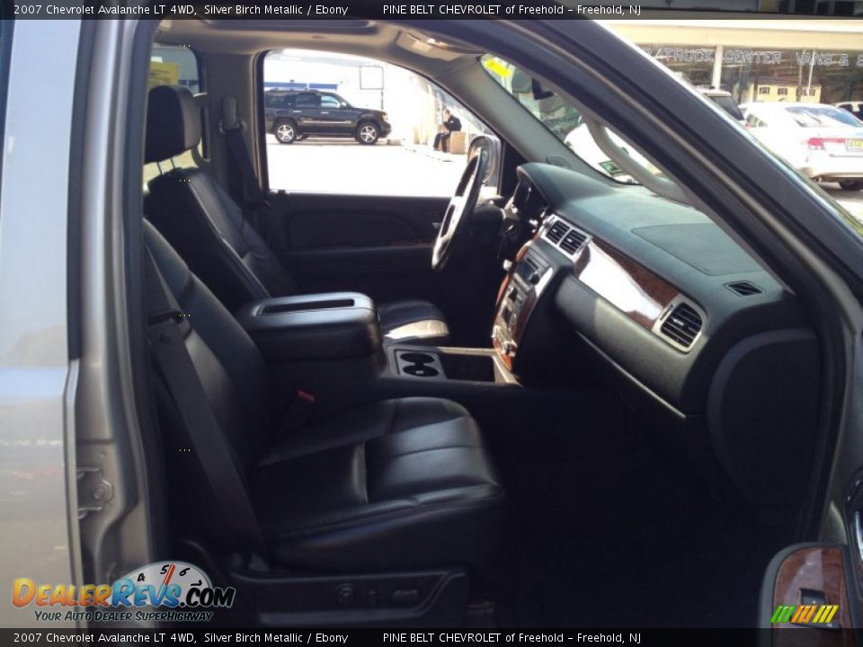 2007 Chevrolet Avalanche LT 4WD Silver Birch Metallic / Ebony Photo #11
