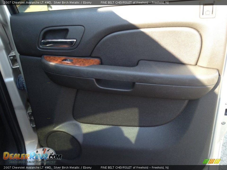 2007 Chevrolet Avalanche LT 4WD Silver Birch Metallic / Ebony Photo #12