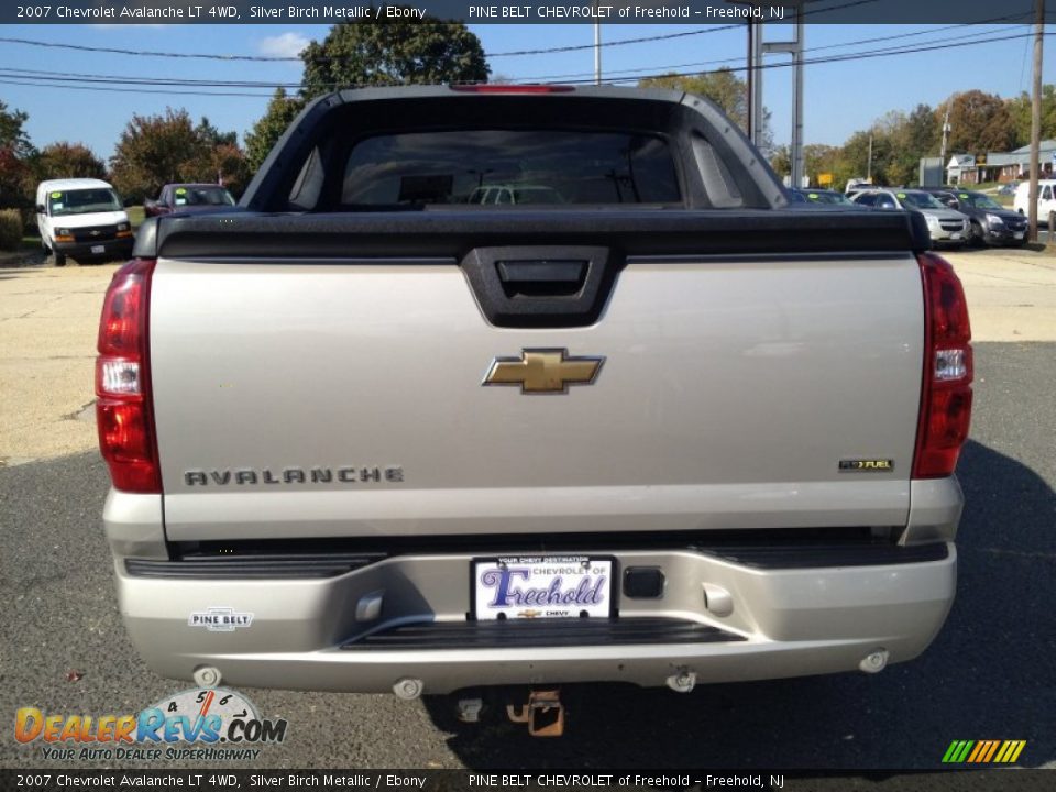 2007 Chevrolet Avalanche LT 4WD Silver Birch Metallic / Ebony Photo #15