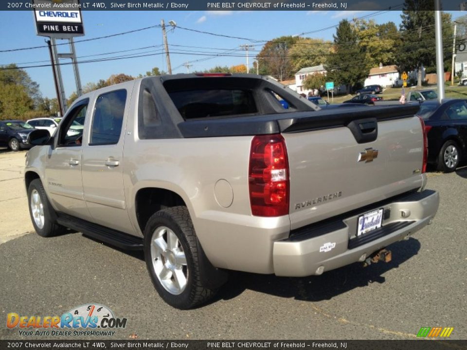 2007 Chevrolet Avalanche LT 4WD Silver Birch Metallic / Ebony Photo #17