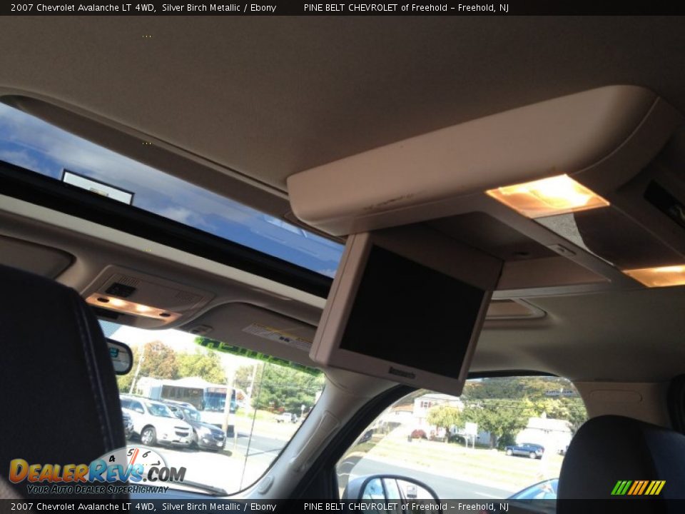 2007 Chevrolet Avalanche LT 4WD Silver Birch Metallic / Ebony Photo #22