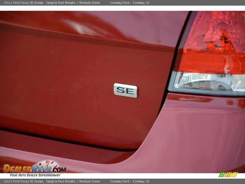 2011 Ford Focus SE Sedan Sangria Red Metallic / Medium Stone Photo #6