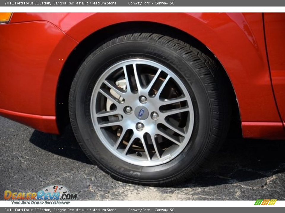 2011 Ford Focus SE Sedan Sangria Red Metallic / Medium Stone Photo #10