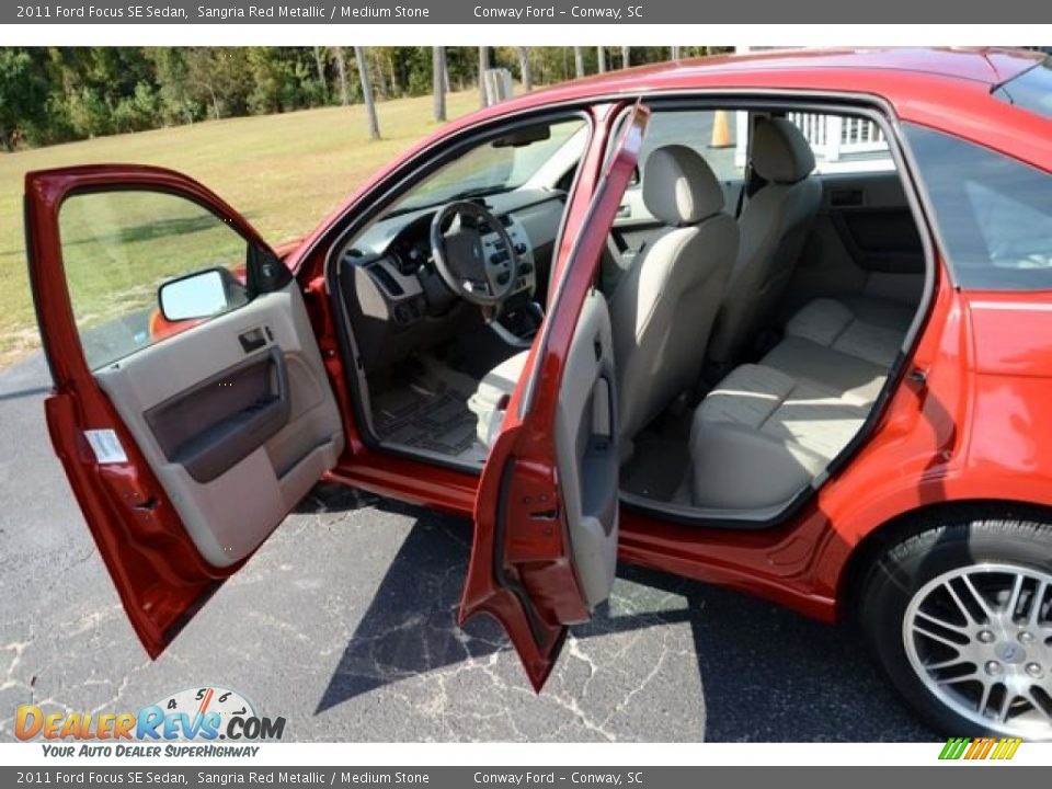 2011 Ford Focus SE Sedan Sangria Red Metallic / Medium Stone Photo #11