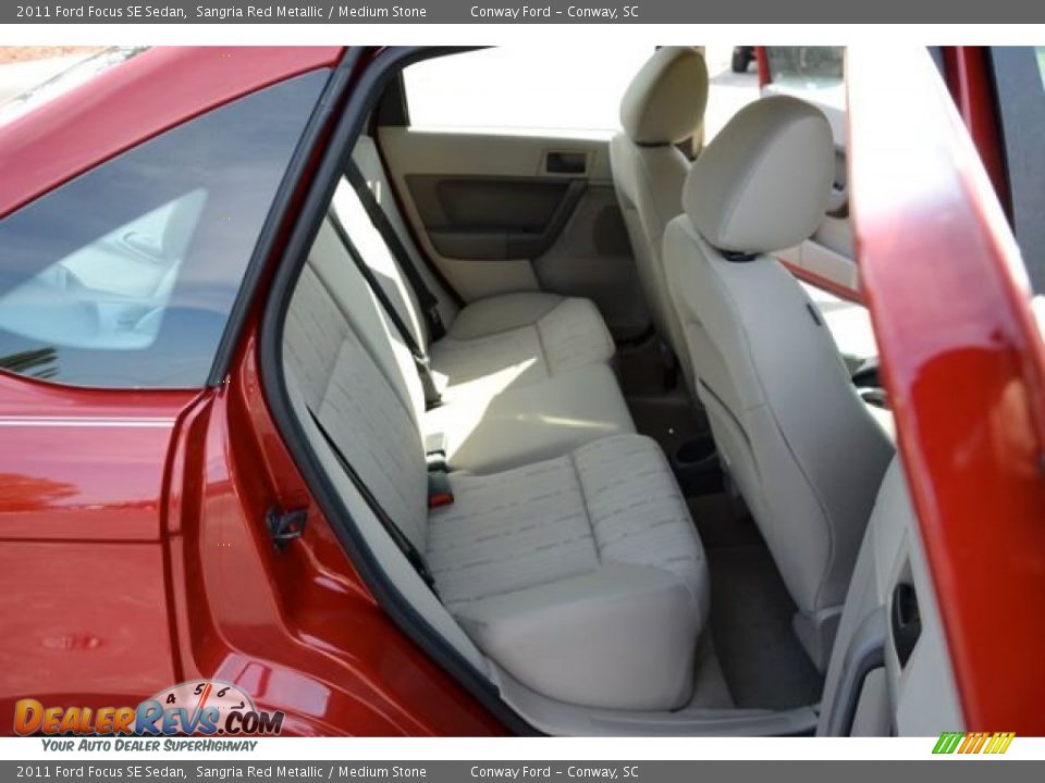 2011 Ford Focus SE Sedan Sangria Red Metallic / Medium Stone Photo #15