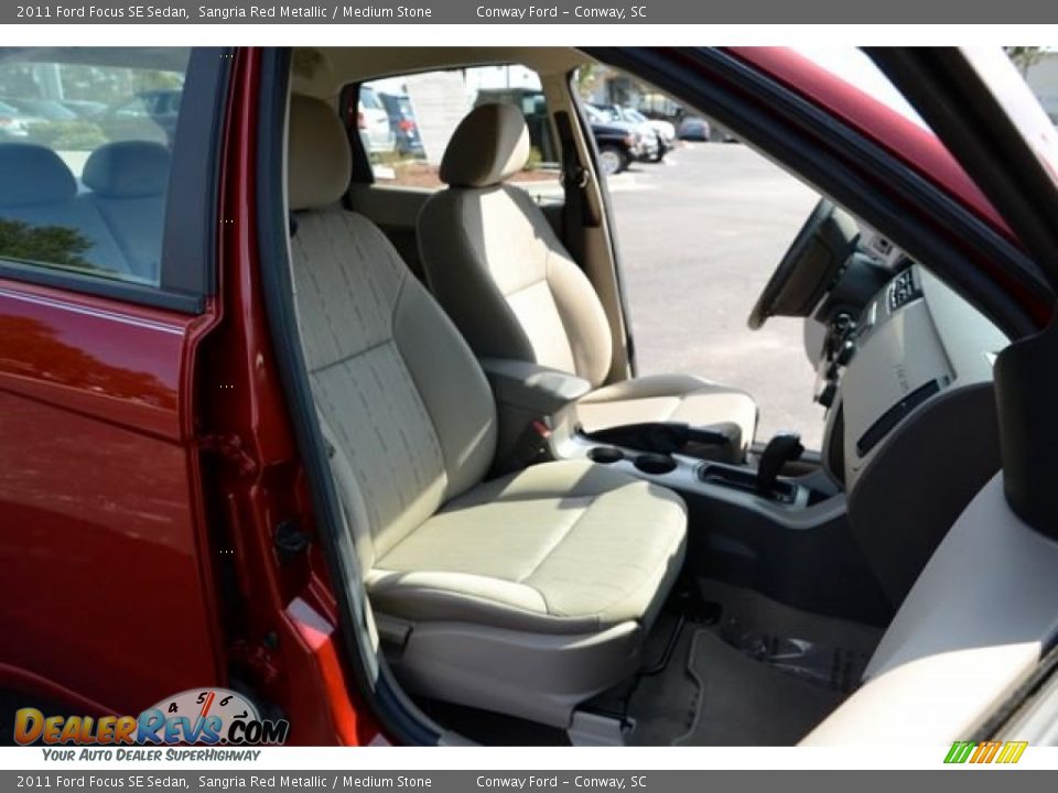 2011 Ford Focus SE Sedan Sangria Red Metallic / Medium Stone Photo #16