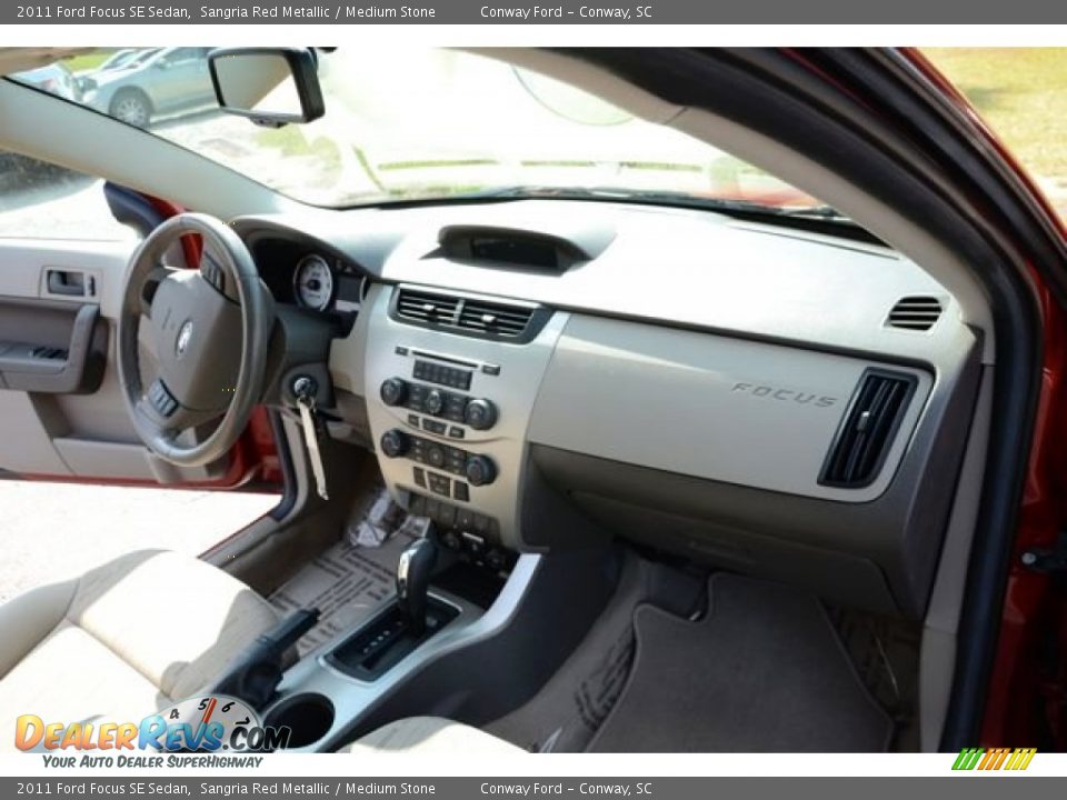 2011 Ford Focus SE Sedan Sangria Red Metallic / Medium Stone Photo #17