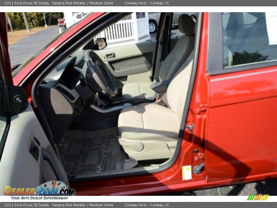 2011 Ford Focus SE Sedan Sangria Red Metallic / Medium Stone Photo #18