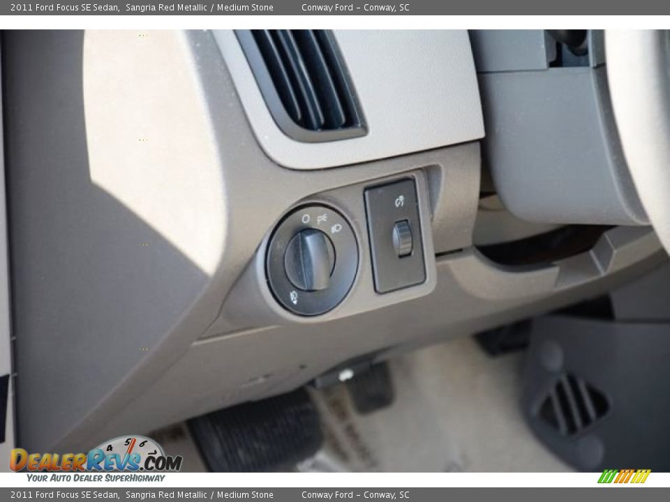 2011 Ford Focus SE Sedan Sangria Red Metallic / Medium Stone Photo #21