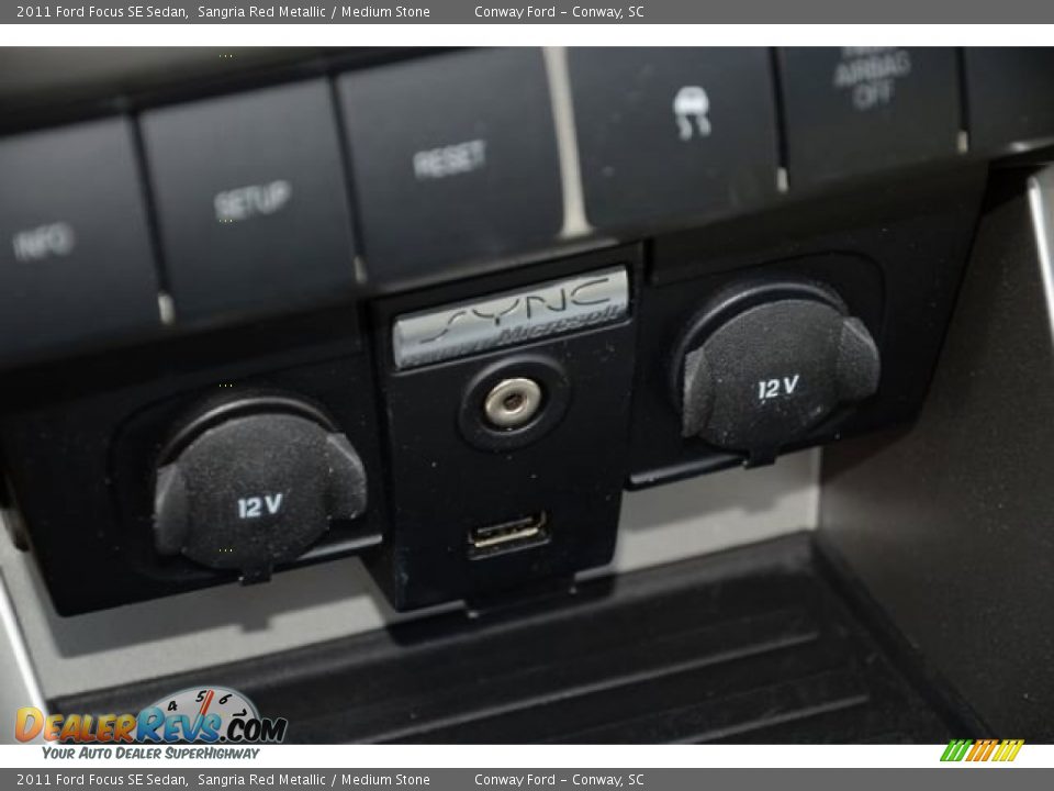 2011 Ford Focus SE Sedan Sangria Red Metallic / Medium Stone Photo #30