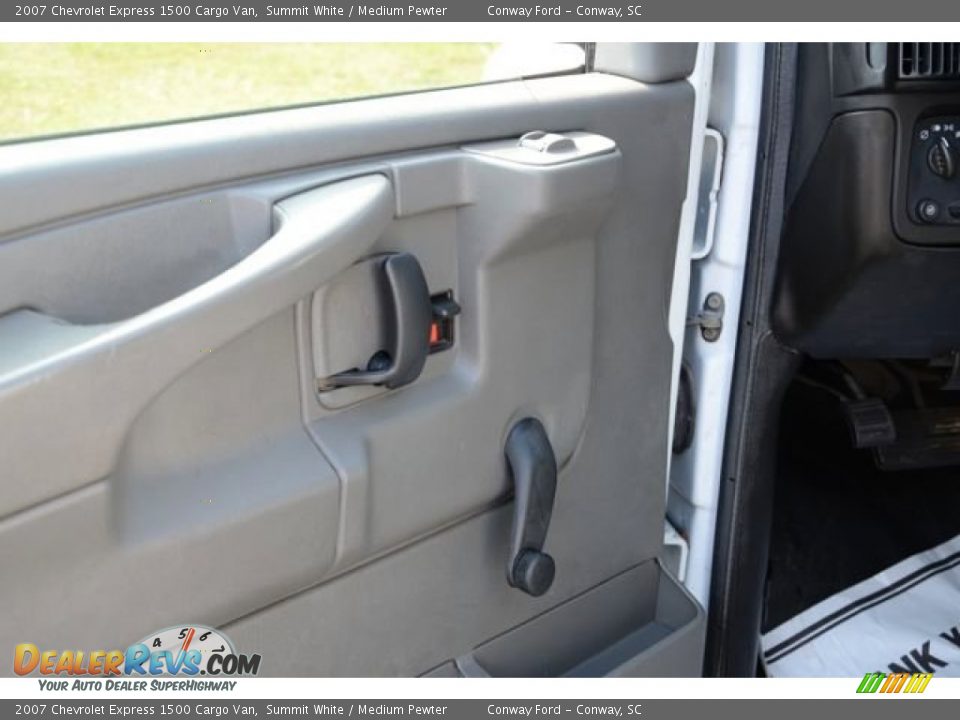 2007 Chevrolet Express 1500 Cargo Van Summit White / Medium Pewter Photo #11