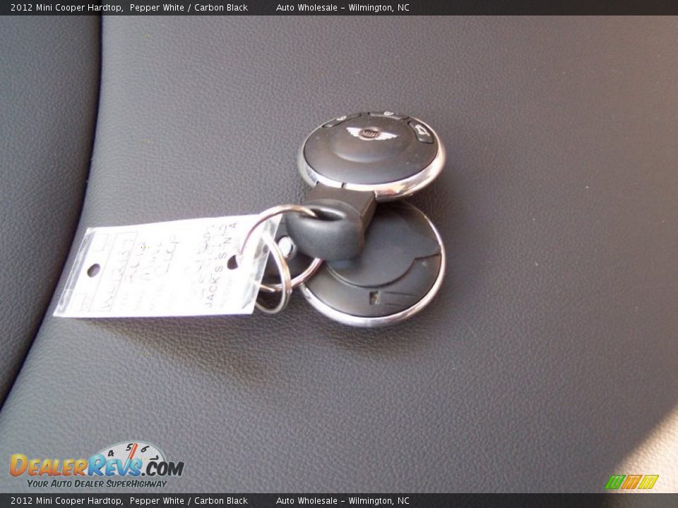 2012 Mini Cooper Hardtop Pepper White / Carbon Black Photo #20