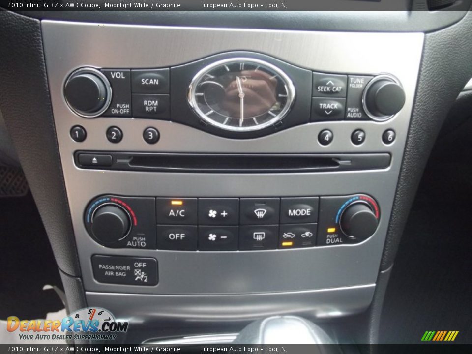 2010 Infiniti G 37 x AWD Coupe Moonlight White / Graphite Photo #33