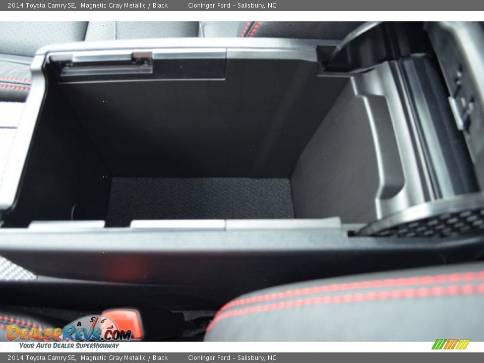 2014 Toyota Camry SE Magnetic Gray Metallic / Black Photo #31