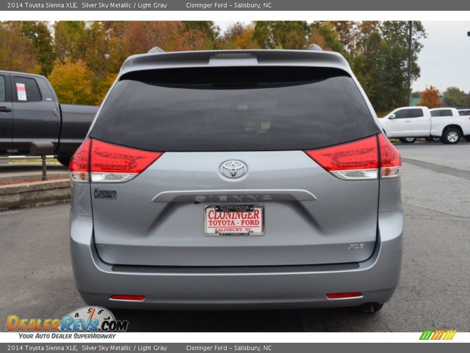 2014 Toyota Sienna XLE Silver Sky Metallic / Light Gray Photo #4