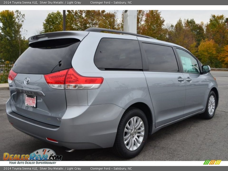 2014 Toyota Sienna XLE Silver Sky Metallic / Light Gray Photo #5