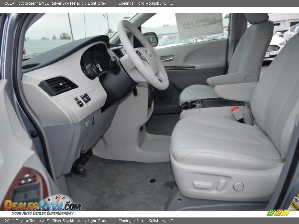 2014 Toyota Sienna XLE Silver Sky Metallic / Light Gray Photo #9