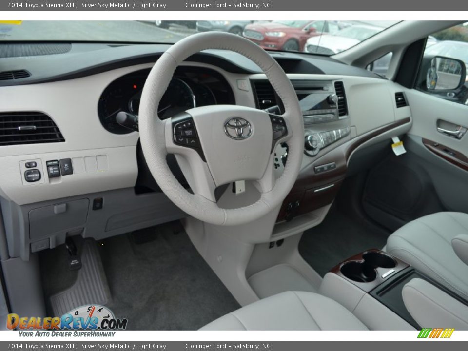 Light Gray Interior - 2014 Toyota Sienna XLE Photo #10