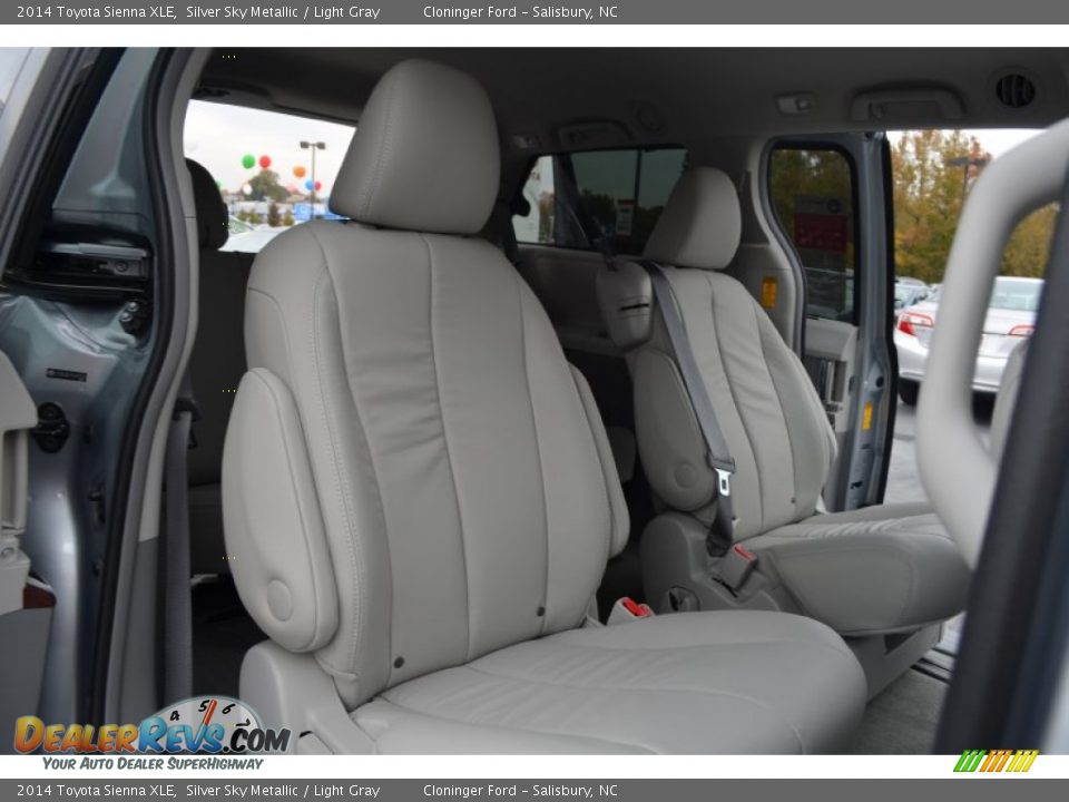 2014 Toyota Sienna XLE Silver Sky Metallic / Light Gray Photo #12