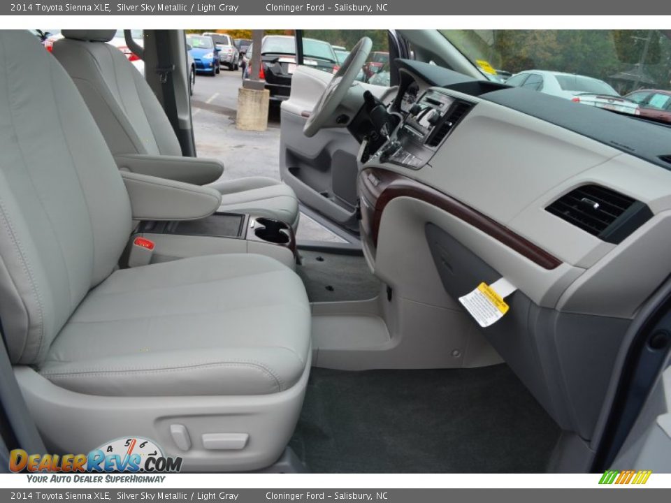 2014 Toyota Sienna XLE Silver Sky Metallic / Light Gray Photo #13
