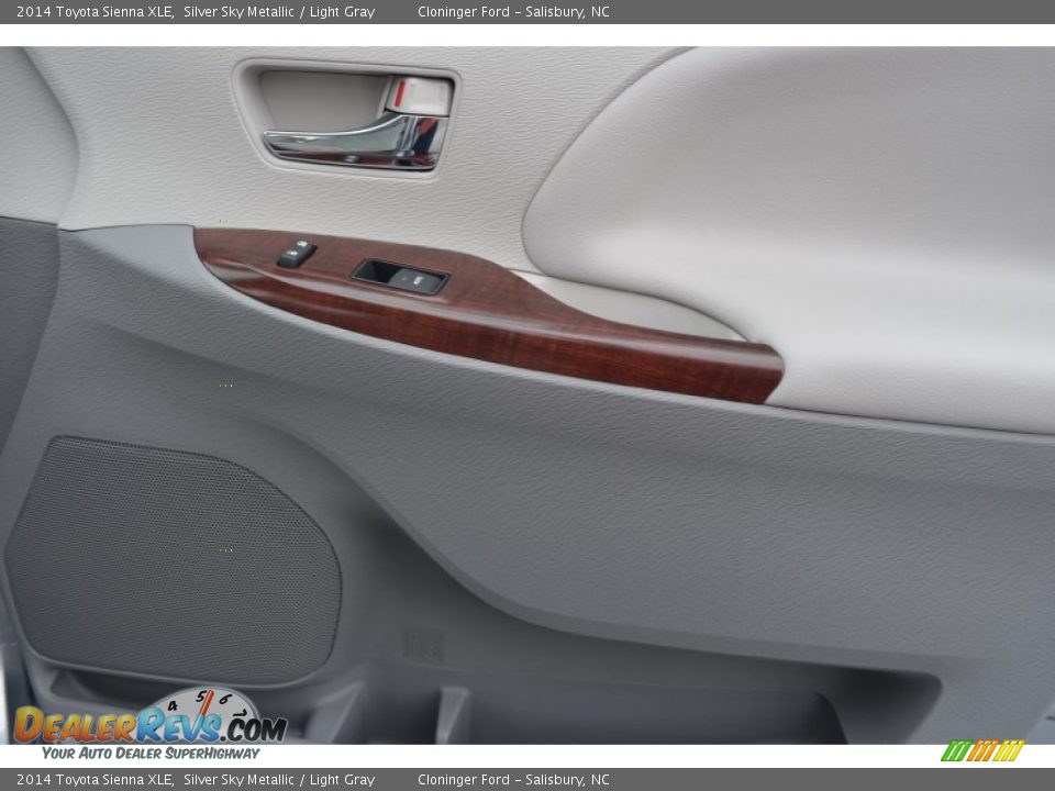 2014 Toyota Sienna XLE Silver Sky Metallic / Light Gray Photo #14
