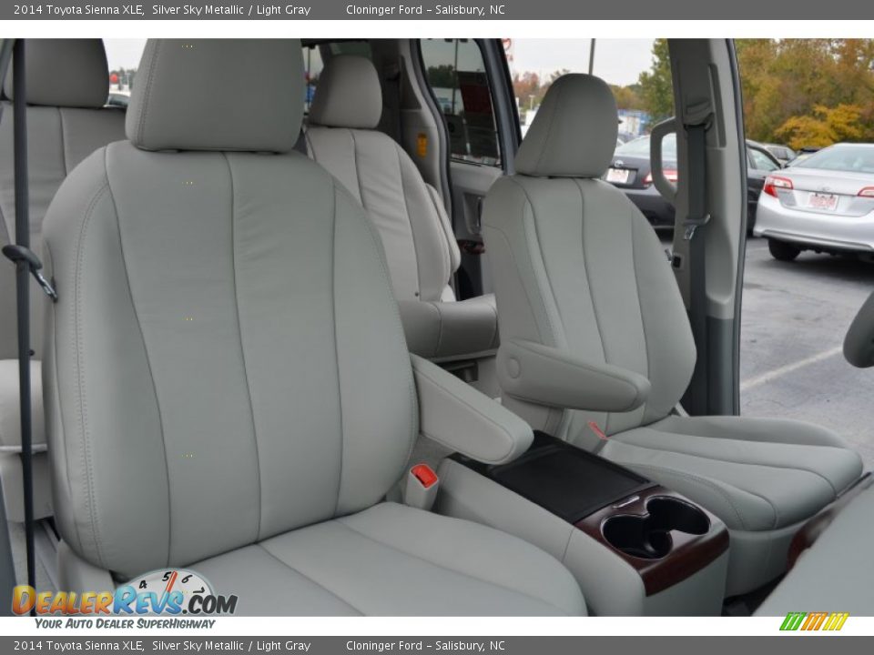 2014 Toyota Sienna XLE Silver Sky Metallic / Light Gray Photo #15