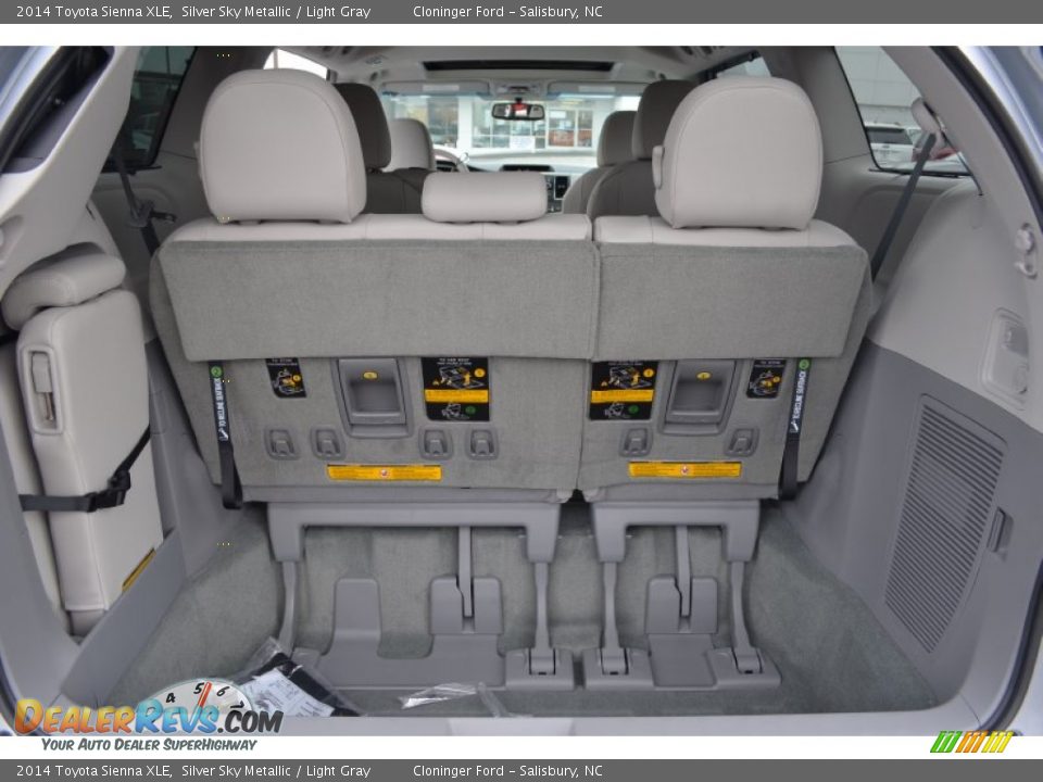 2014 Toyota Sienna XLE Silver Sky Metallic / Light Gray Photo #17